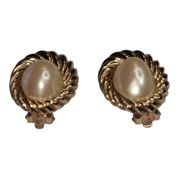 Gorgeous Vintage Designer Clip On Earrings Faux Pearls Beautiful 😍❤️ - Picture 5 of 7